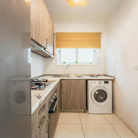 Apartment Spacious 4br & 4 Bath In Up To 8 Guests *